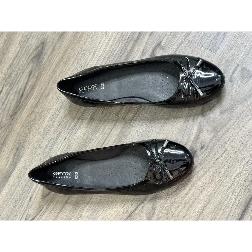 Geox Respira Ballet Flats 10 Cap Toe Patent Leather Bow Parisian Quiet Luxury